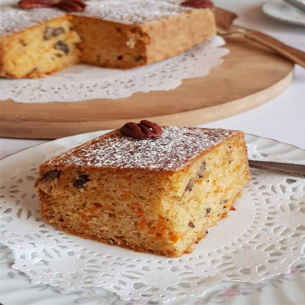 Carrot Cake Traybake/ Easy Spiced Healthy Carrot Cake