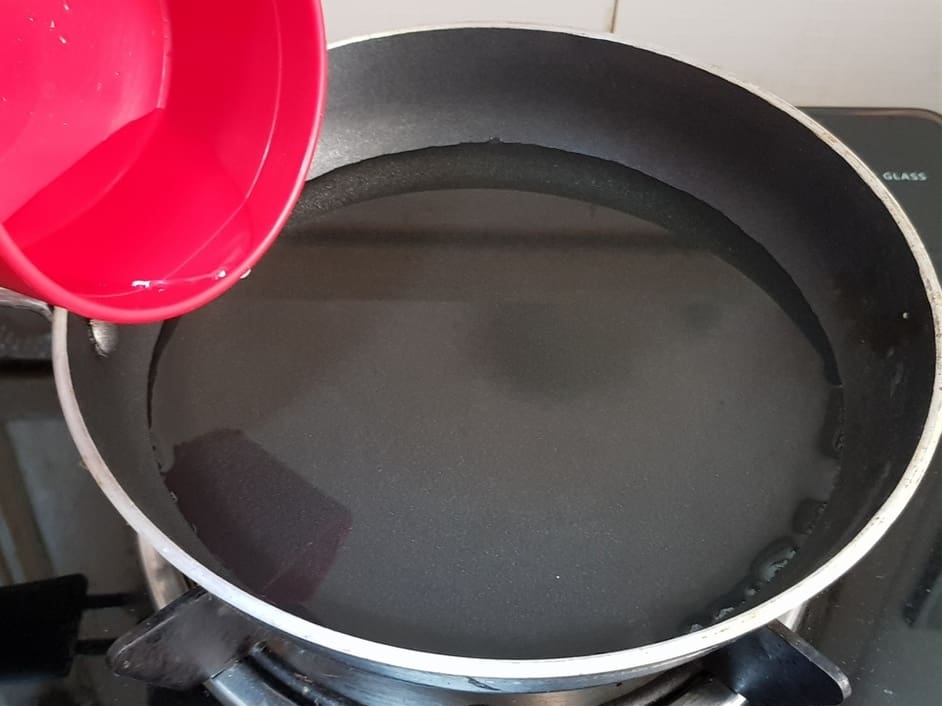 add water in a pan on a medium heat.