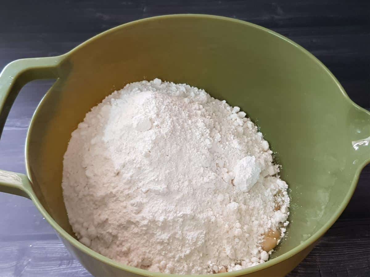 Add the cake mix to the mashed banana.